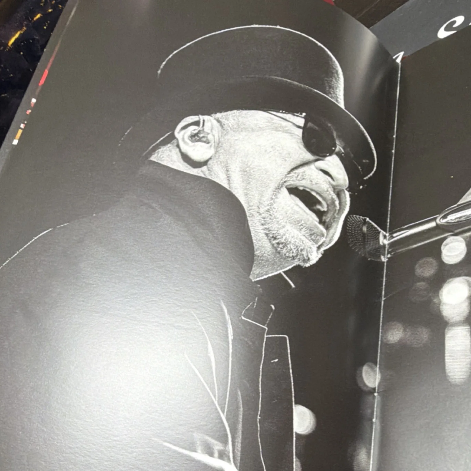 Toto Original Autographed 40 Trips Around the Sun Photo Book with Band Photos, изображение 4