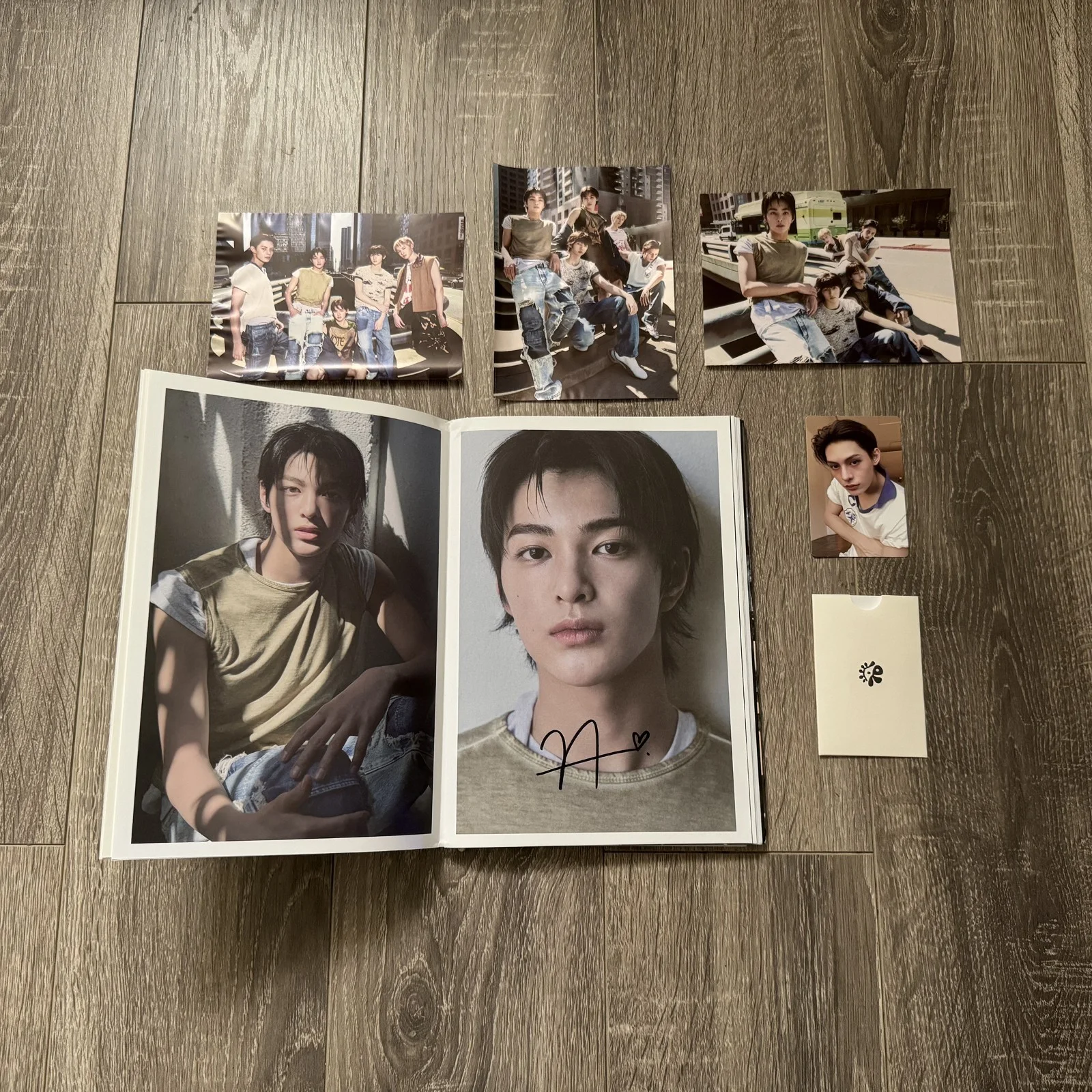 CORTIS All Member COLOR OUTSIDE THE LINES Autographed CD+photobook+photocard, изображение 2