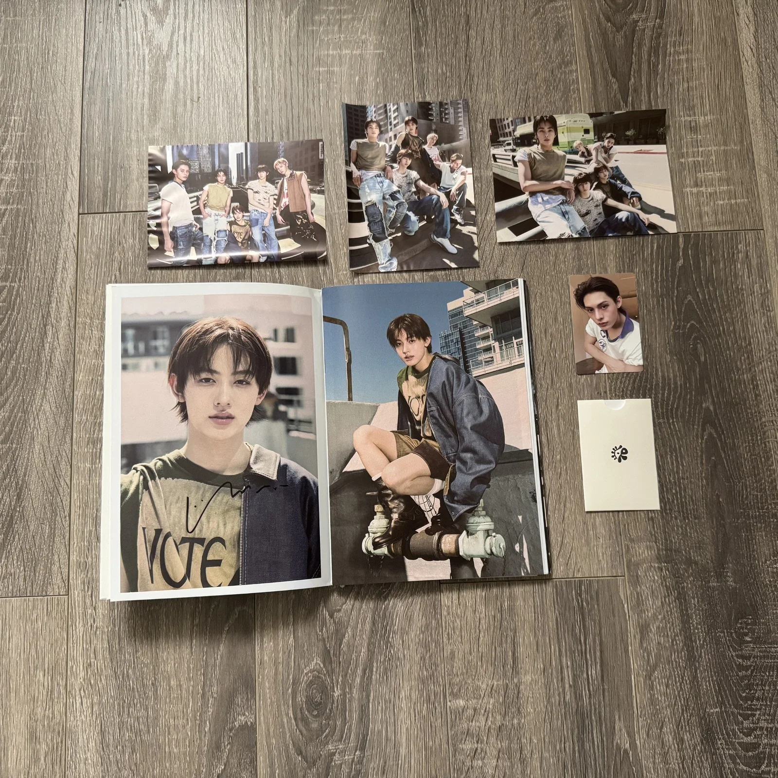 CORTIS All Member COLOR OUTSIDE THE LINES Autographed CD+photobook+photocard, изображение 3