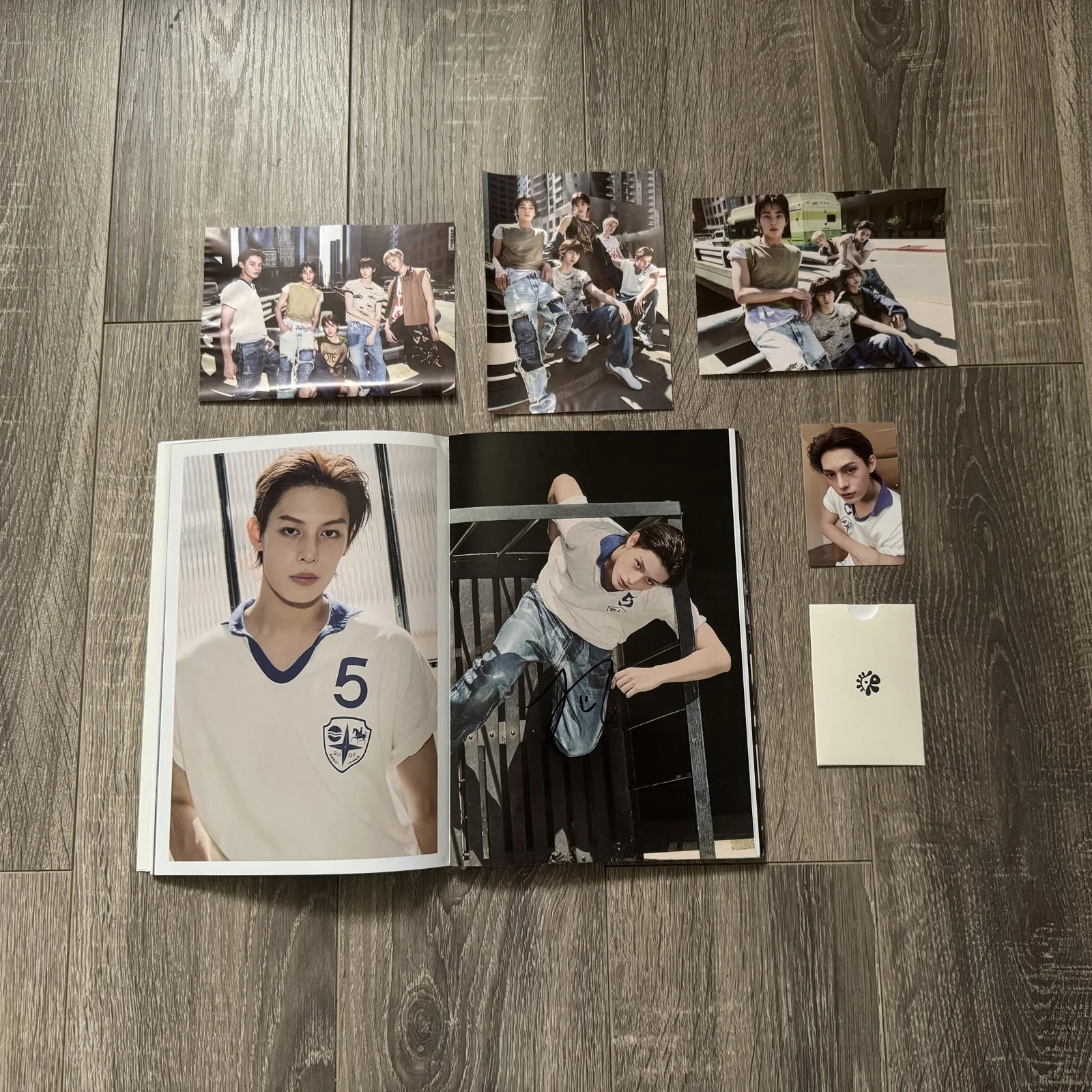 CORTIS All Member COLOR OUTSIDE THE LINES Autographed CD+photobook+photocard, изображение 5