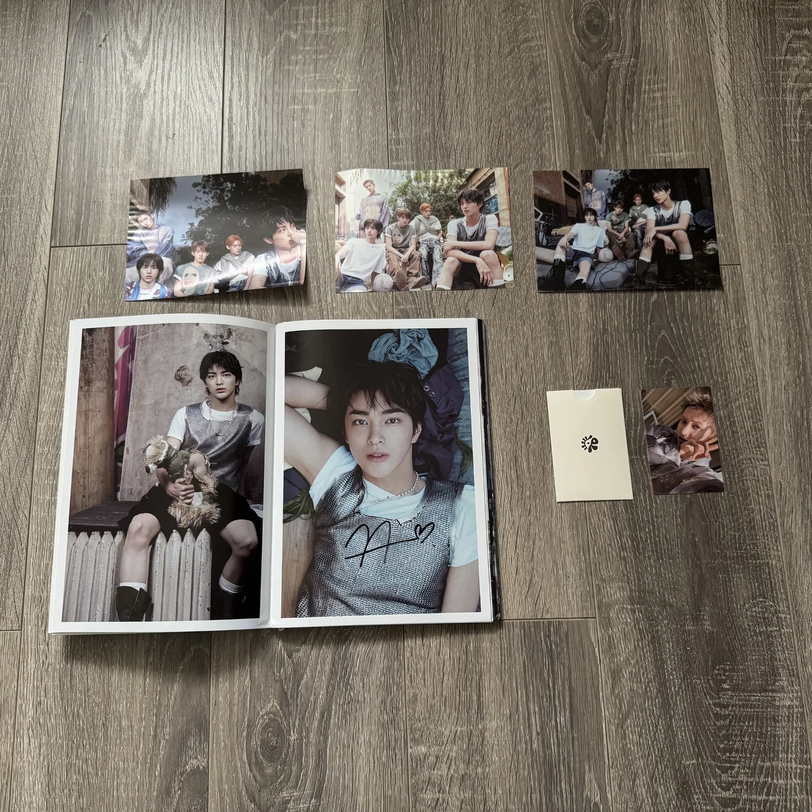 CORTIS All Member COLOR OUTSIDE THE LINES Autographed CD+photobook+photocard, изображение 3