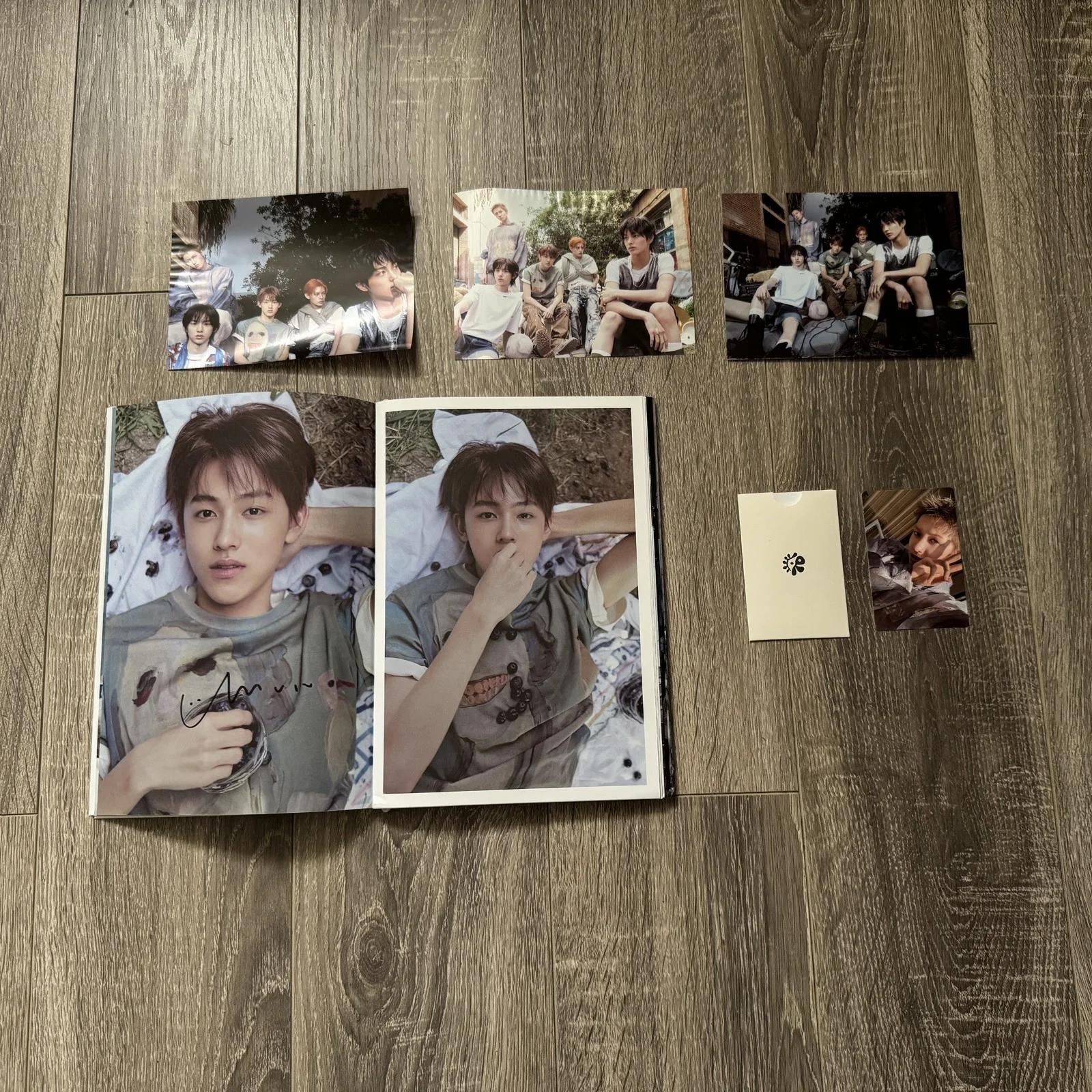 CORTIS All Member COLOR OUTSIDE THE LINES Autographed CD+photobook+photocard, изображение 4