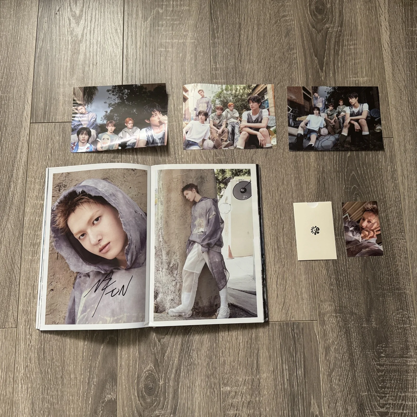 CORTIS All Member COLOR OUTSIDE THE LINES Autographed CD+photobook+photocard, изображение 5