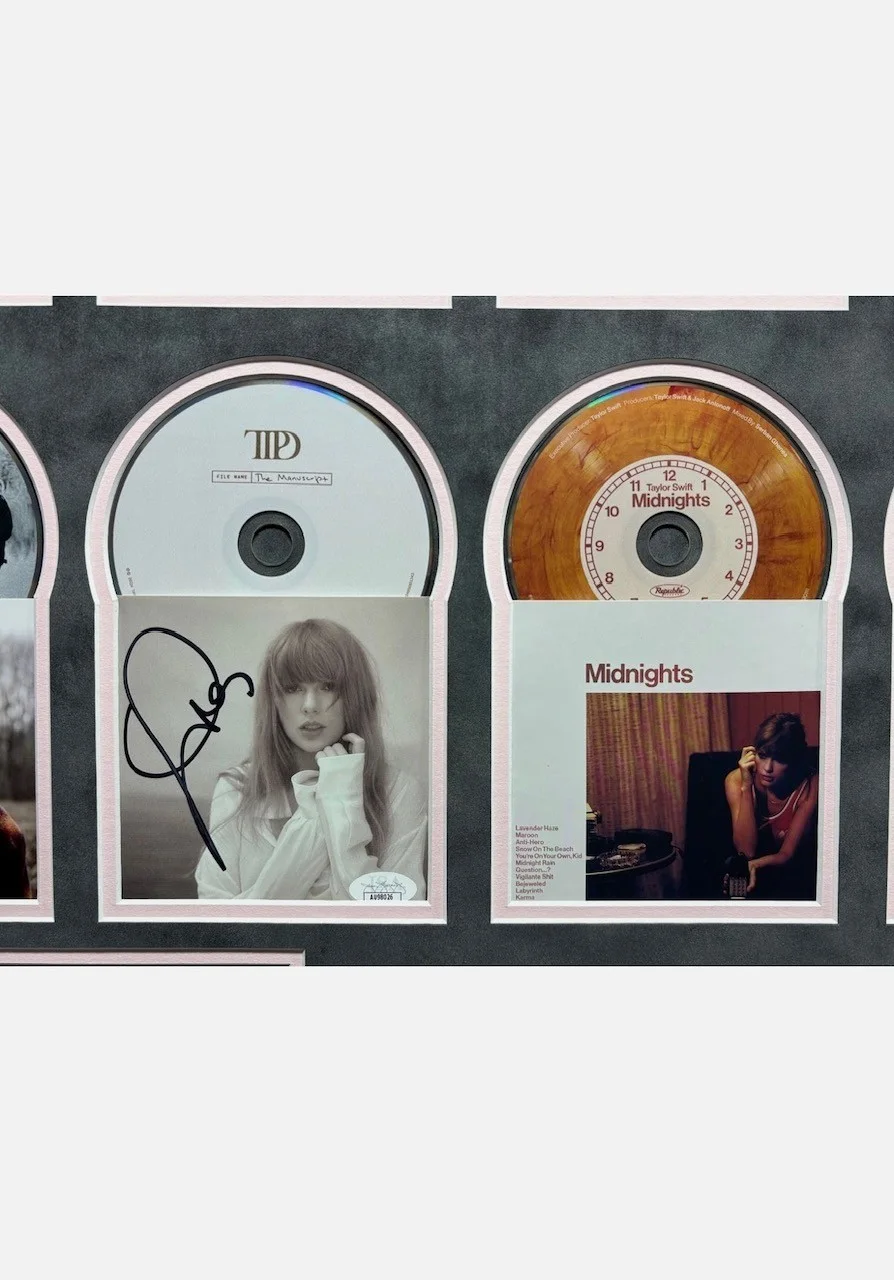 Taylor Swift Autographed All 12 CD Albums Framed JSA Signed Life of a Showgirl, изображение 3