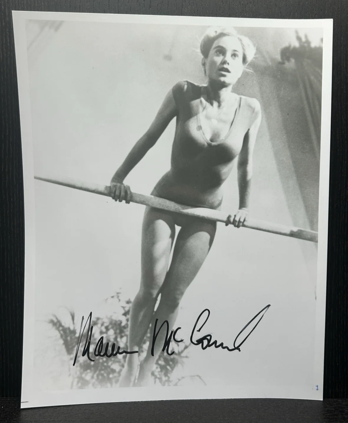 Maureen McCormick — MAUREEN McCORMICK HAND SIGNED 8x10 PHOTO Original Autograph JSA COA Brady Bunch