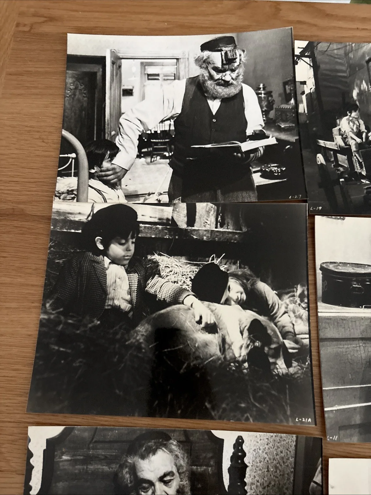Lies My Father Told Me - Columbia PRESS STILL Lobby Cards Set of 8 Kadar Yadin, изображение 2