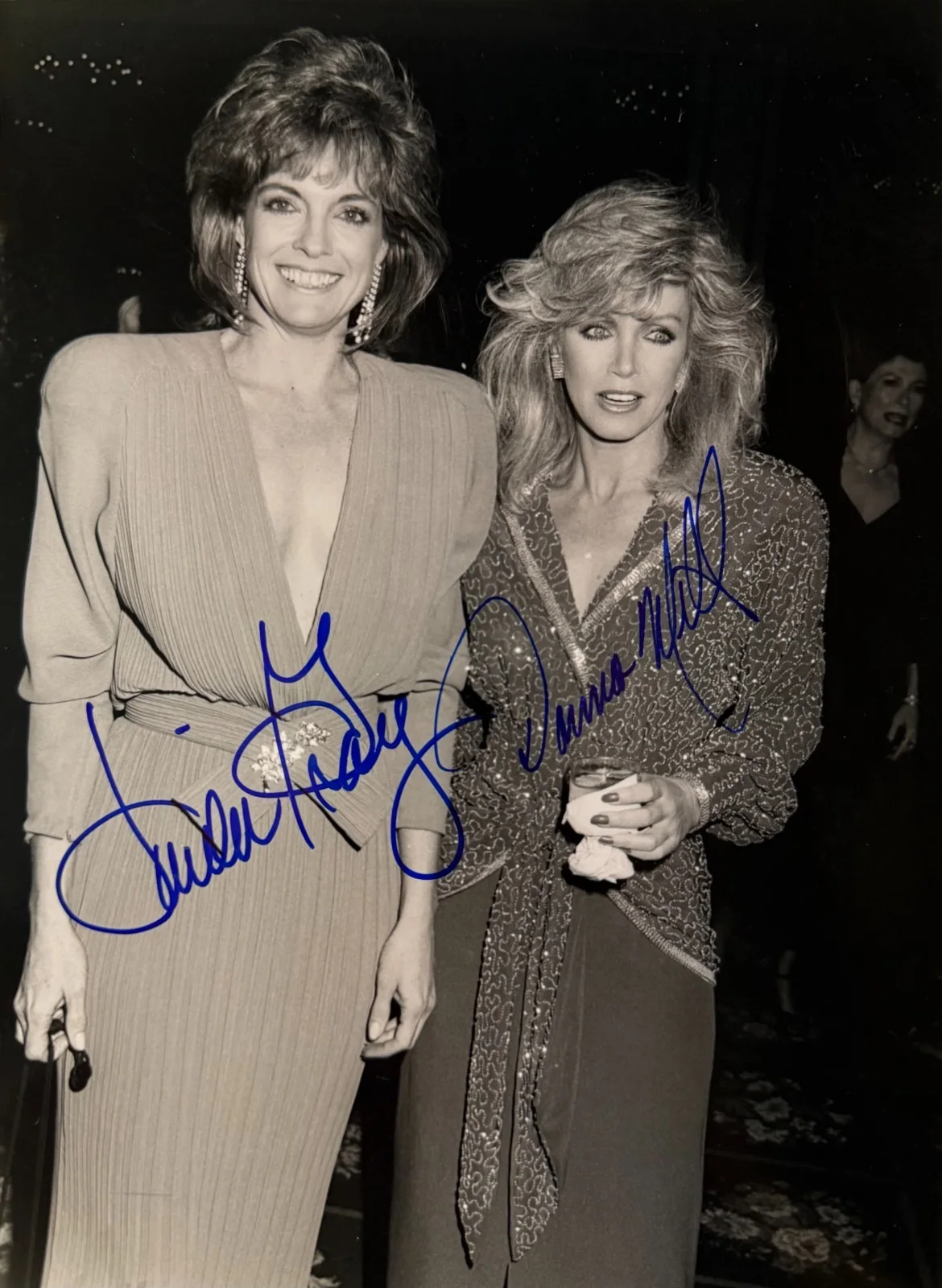 Linda Gray, Donna Mills — LINDA GRAY & DONNA MILLS Autographed SIGNED 7x9 PHOTO KNOTS LANDING DALLAS 1985, изображение 4