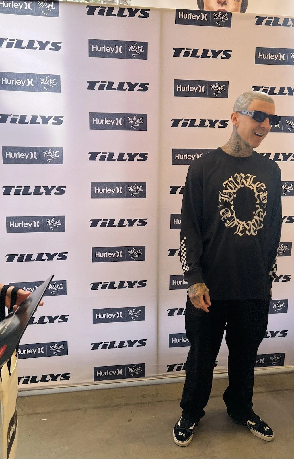 Blink 182 Travis Barker Autographed Signed Hurley Zine Only 100 Autographed, изображение 2