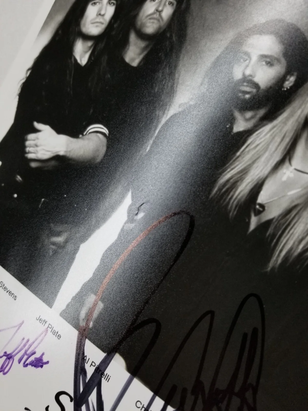 Savatage full band hand SIGNED Wake of Magellan Promo Photo JSA COA + 2 sig pics, изображение 3