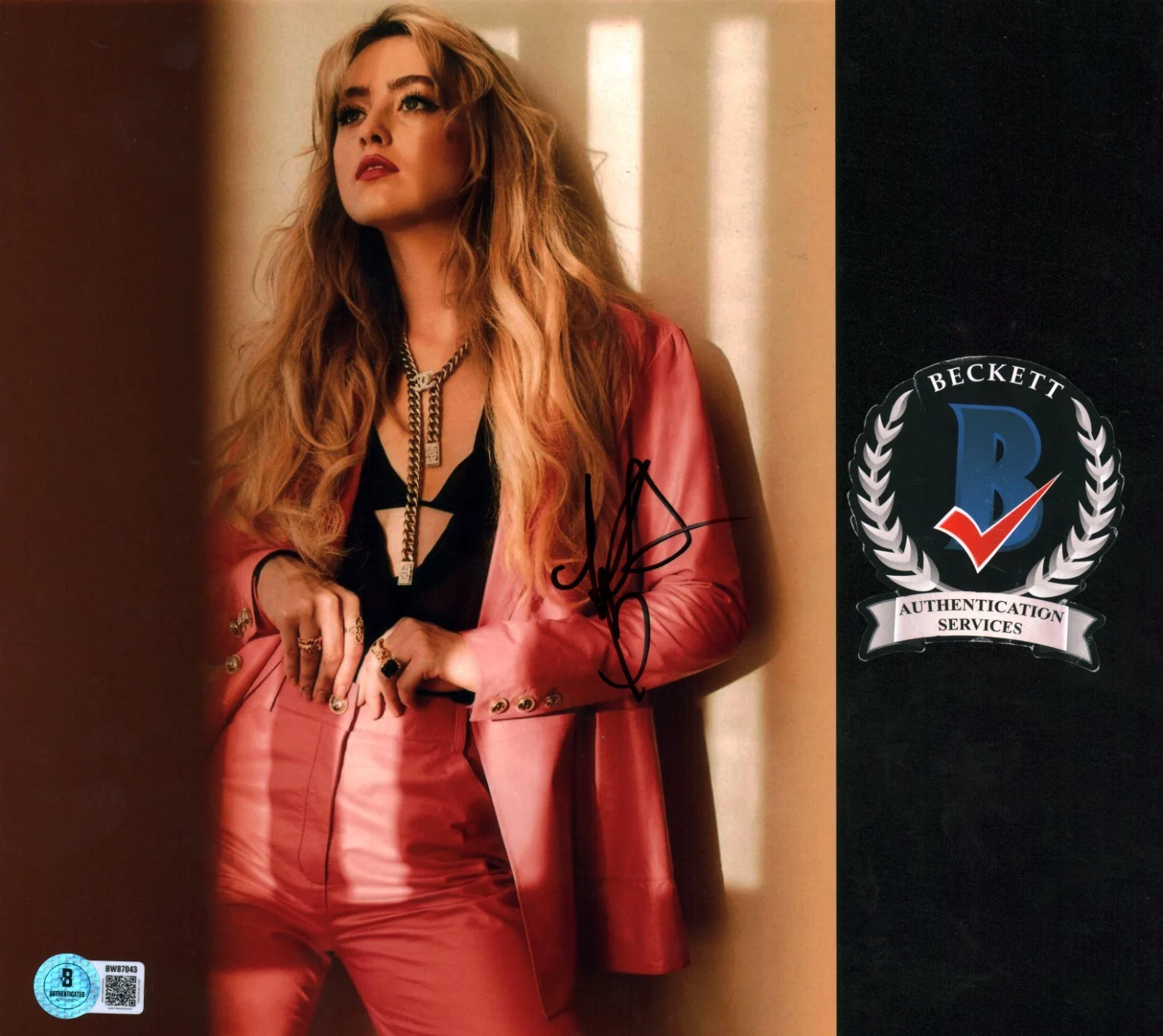 Kathryn Newton — KATHRYN NEWTON SIGNED BEAUTIFUL BUSTY BLONDE ACTRESS 8X10 PHOTO BECKETT BAS COA