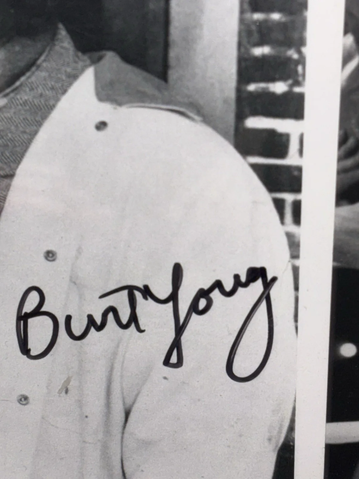 Burt Young — Rocky Burt Young Signed a Gorgeous 8x10 Movies Photograph ( Super Rare), изображение 2