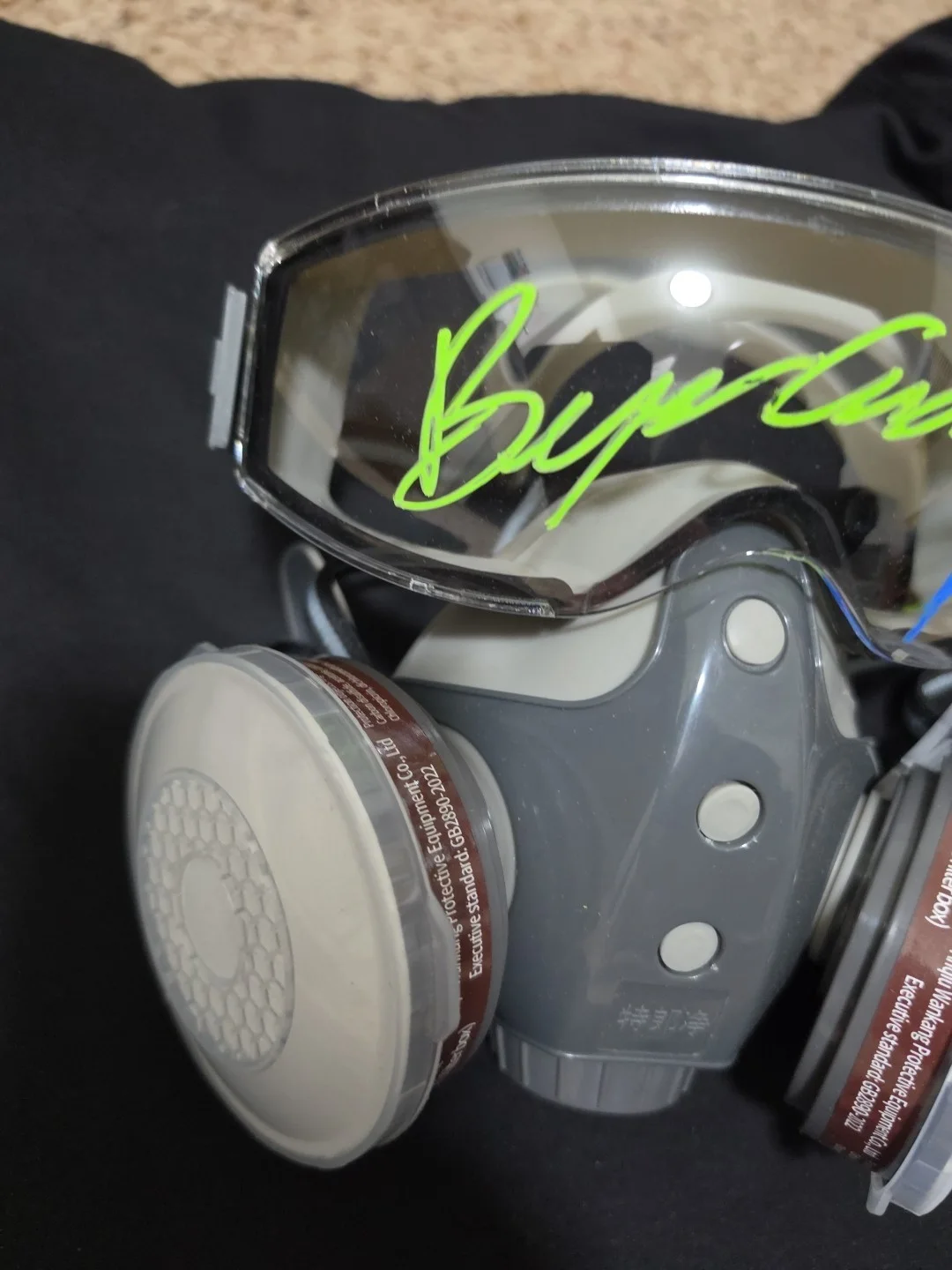 Bryan Cranston — Bryan Cranston & Dean Norris Autographed Breaking Bad Gas Mask KB & WWOC Certs, image 3