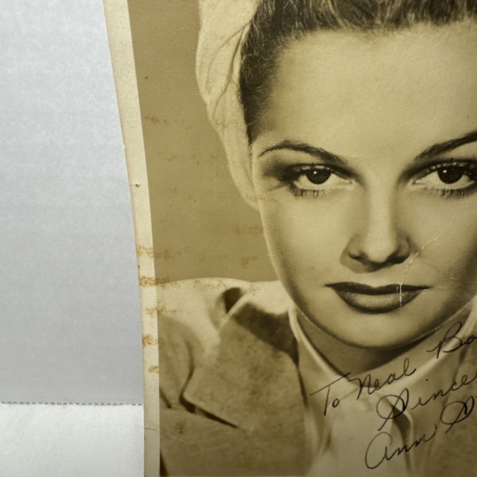 Ann Sheridan — ANN SHERIDAN “The OOMPH GiRL” AUTOGRAPHED INSCRIBED Hand Signed PHOTOGRAPH., изображение 2