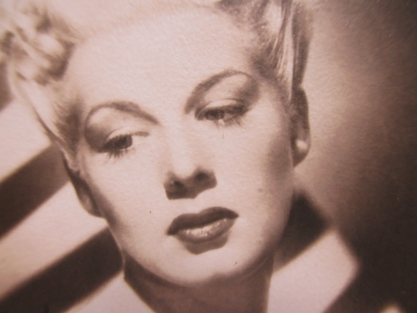 Betty Hutton — Vtg Betty Hutton 1940's Signed Photo 2 7/8" x 2 3/8" w/ Original Envelope, image 4