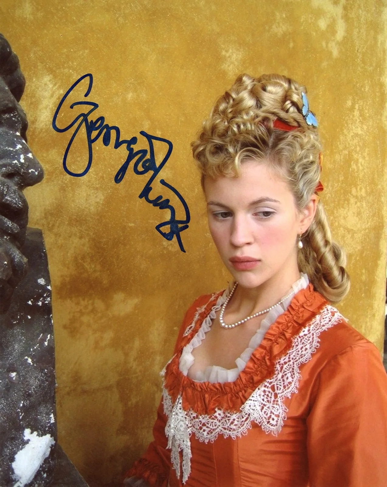 Georgia King — Georgia King "The Duchess" AUTOGRAPH Signed 8x10 Photo ACOA