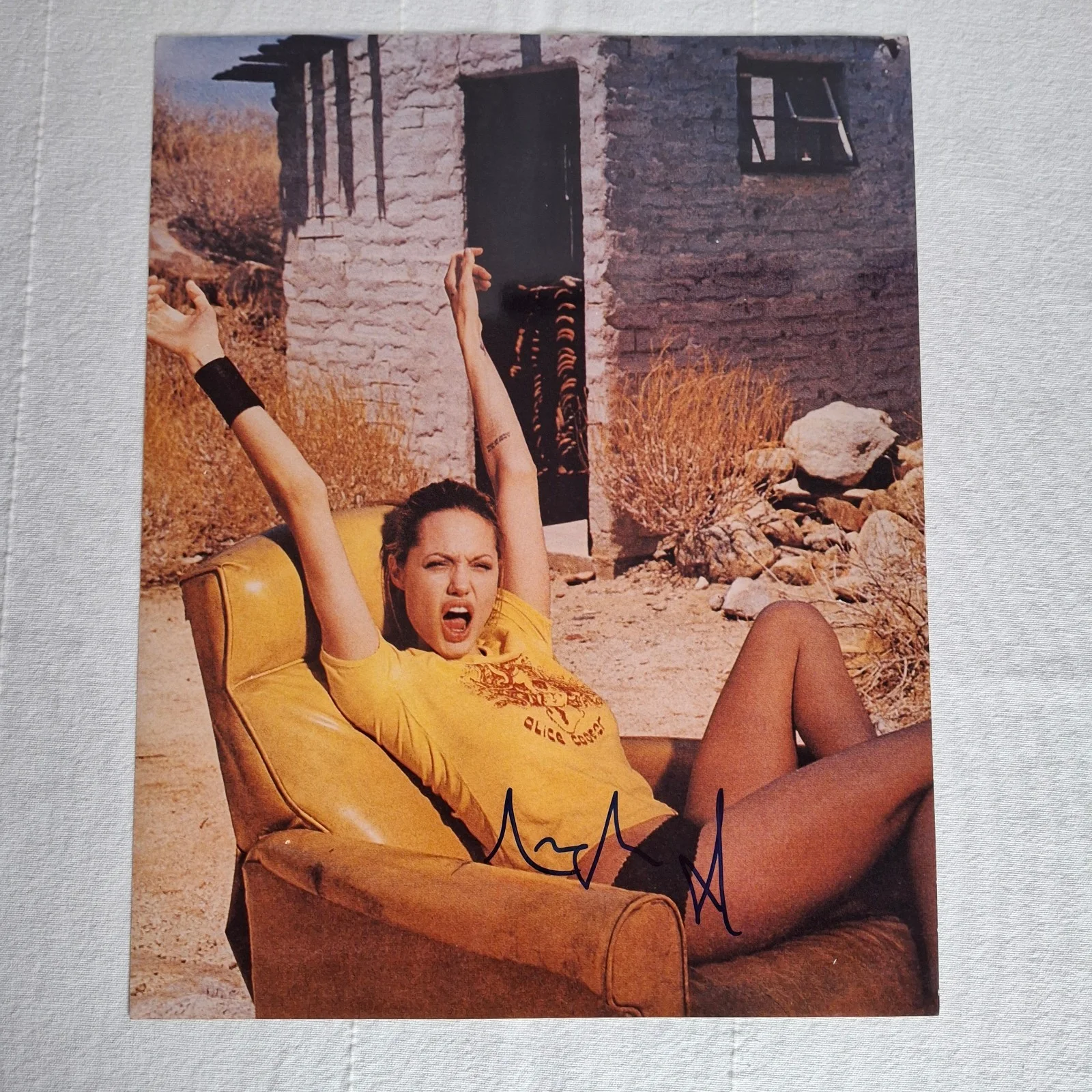 Angelina Jolie — ANGELINA JOLIE Autograph Signed 11X14 ROLLING STONE Photo By Seliger w/ COA 1999