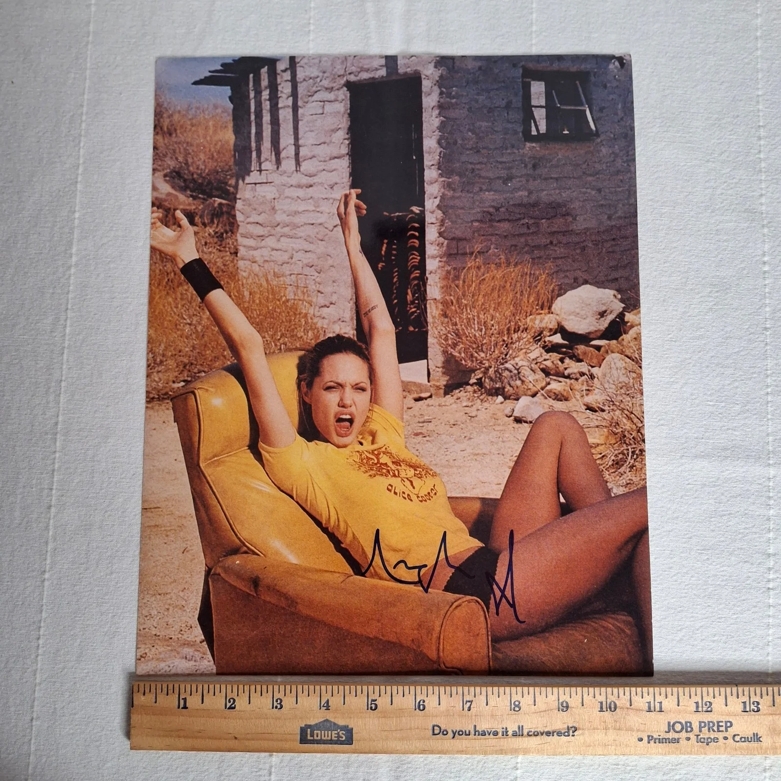 Angelina Jolie — ANGELINA JOLIE Autograph Signed 11X14 ROLLING STONE Photo By Seliger w/ COA 1999, изображение 3