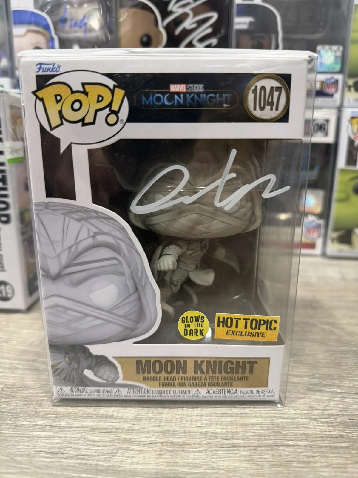 OSCAR ISSAC — OSCAR ISSAC HAND SIGNED AUTOGRAPH "MOON KNIGHT" GlOW FUNKO POP JSA COA