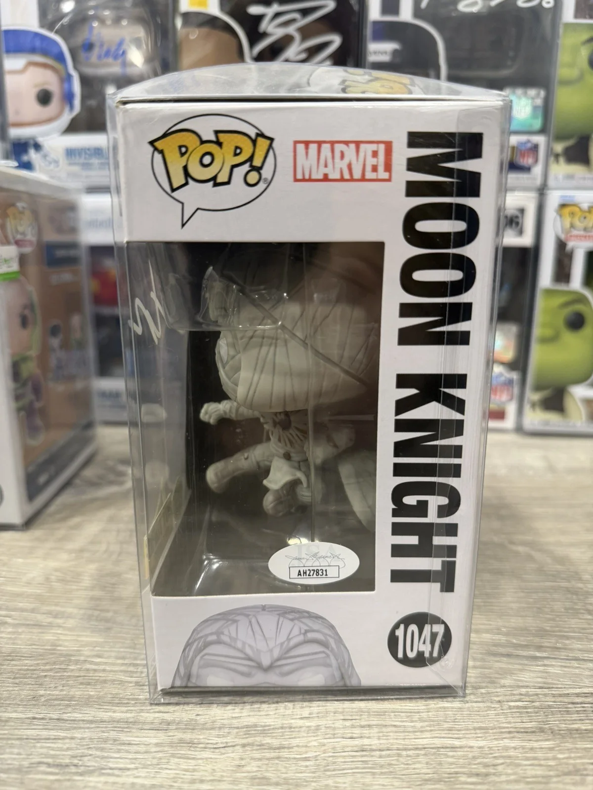 OSCAR ISSAC — OSCAR ISSAC HAND SIGNED AUTOGRAPH "MOON KNIGHT" GlOW FUNKO POP JSA COA, image 2