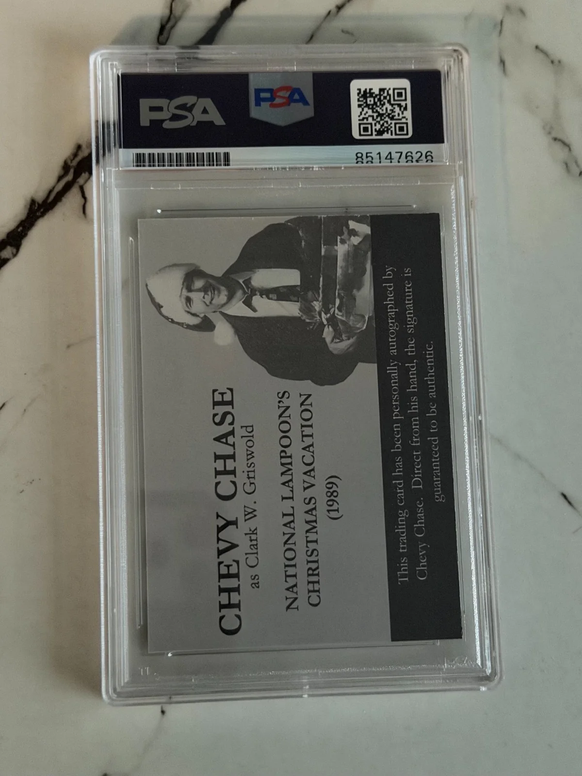 Chevy Chase — Chevy Chase Signed Lampoon’s Christmas Vacation Trading Card PSA/DNA AUTO CLARK, изображение 2
