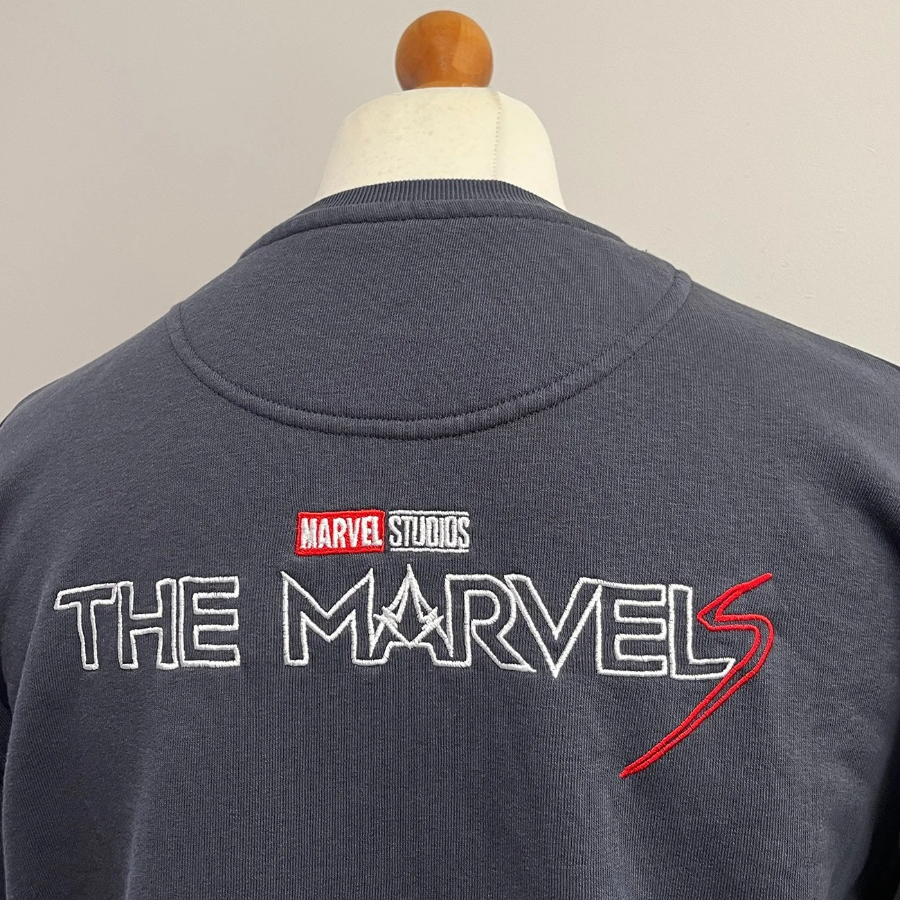 THE MARVELS Cast & Crew Sweatshirt L London Crew 2021 Film Marvel Studios Gift, image 4