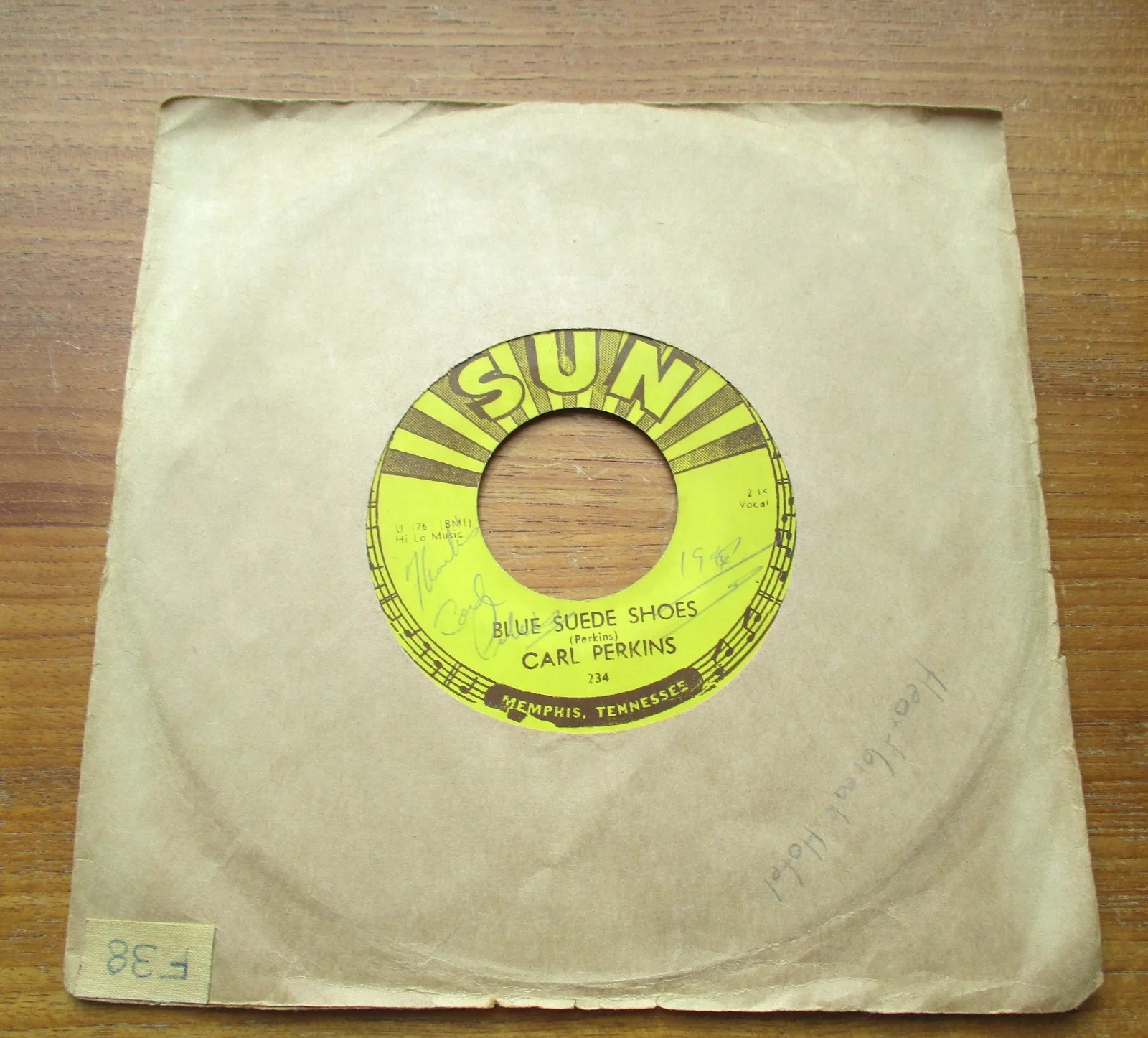 Carl Perkins 45 RPM Record Sun Signed Blue Suede Shoes John Gilliland Estate, изображение 2
