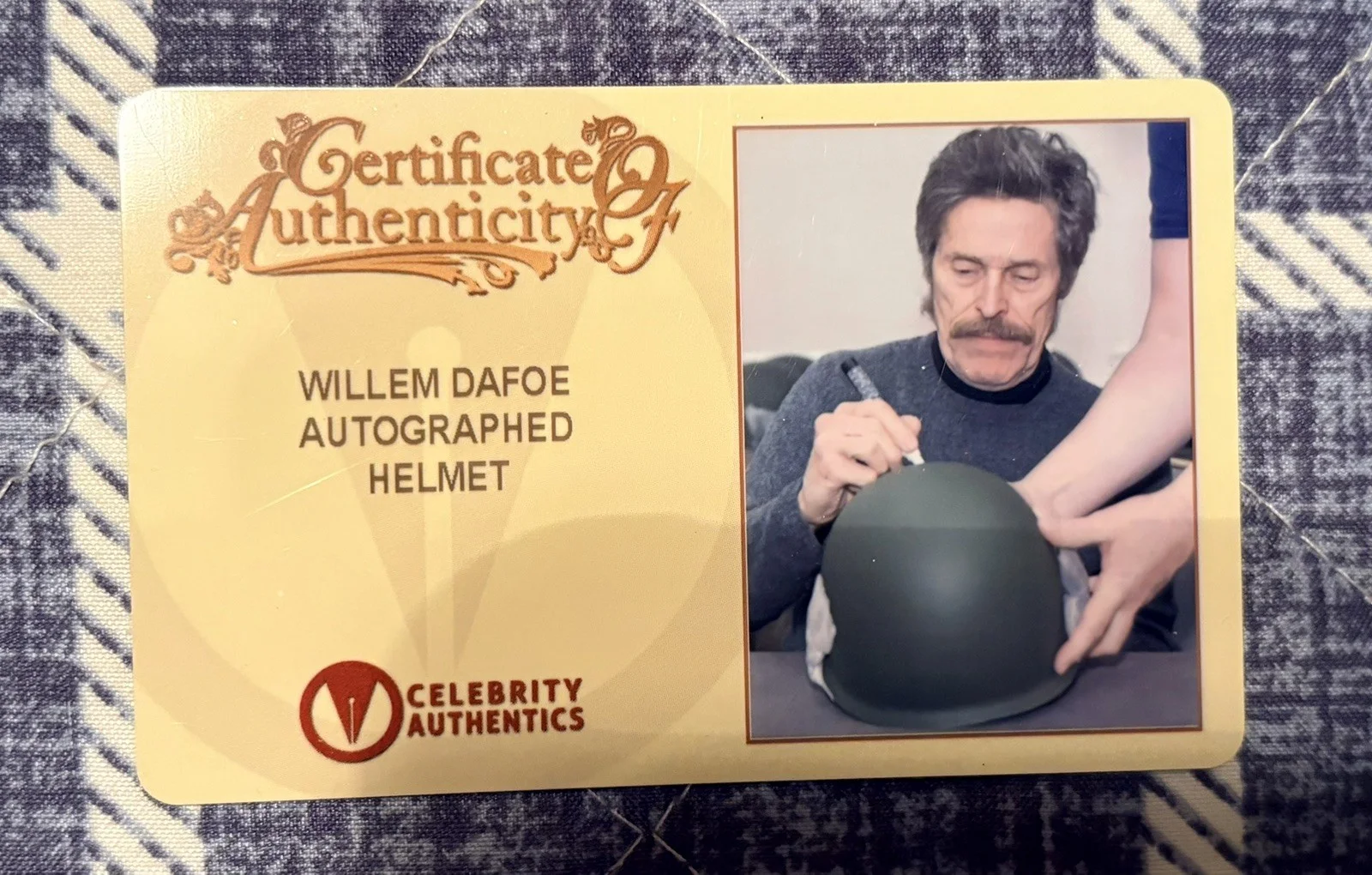 Willem Dafoe, Charlie Sheen — Willem Dafoe, Charlie Sheen Autographed Platoon Authentic Metal Military Helmet, изображение 2