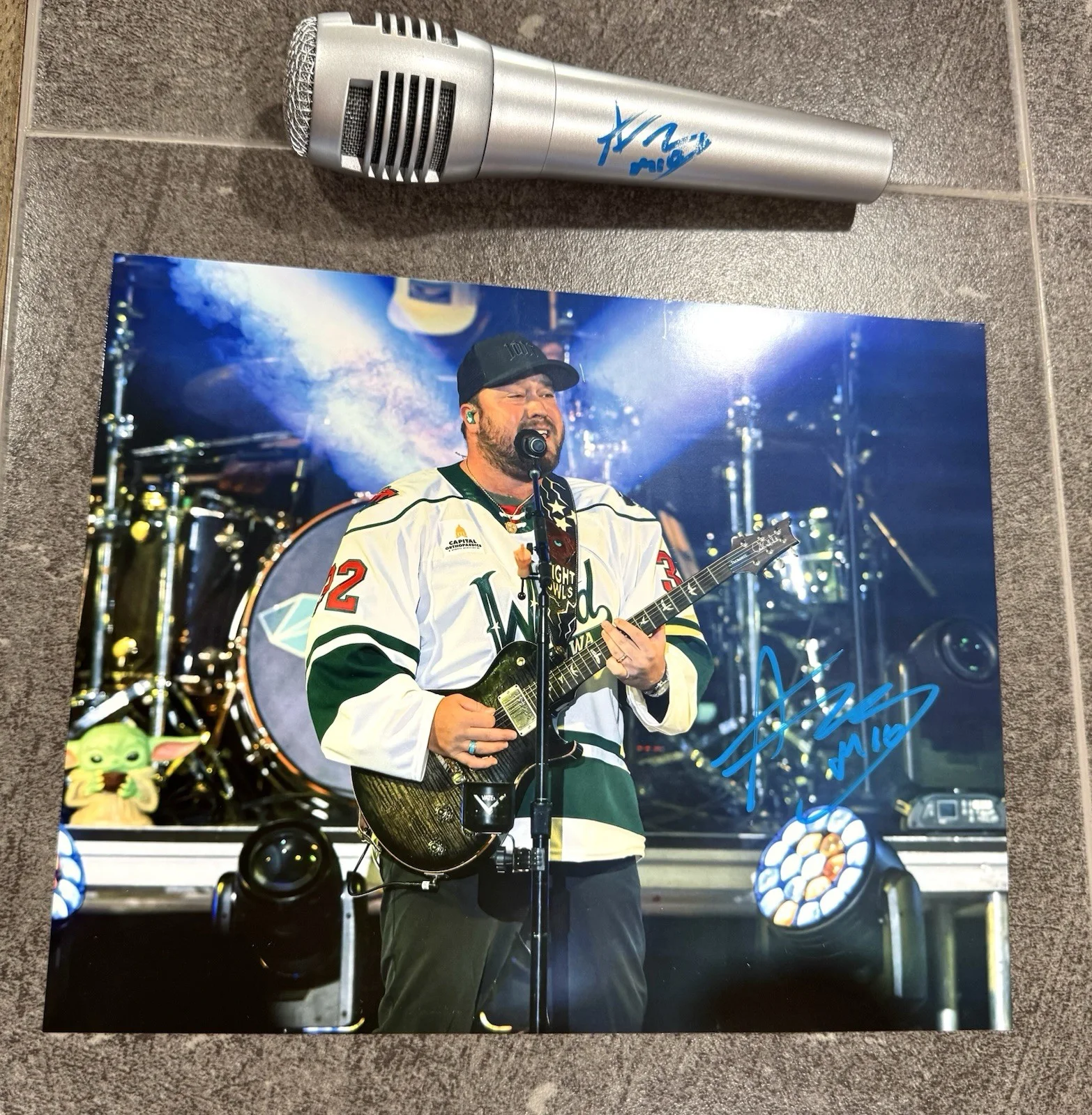 Mitchell Tenpenny Signed Microphone + 8x10 Photo Country Pop Music Singer Proof, изображение 2