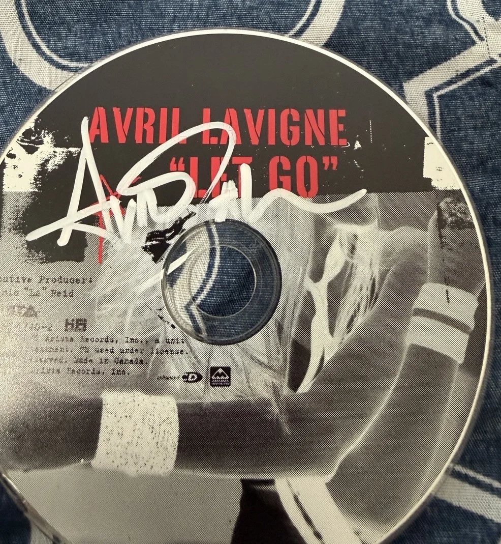 AVRIL LAVIGNE SIGNED LET GO SIGNED CD DISC autographed, image 2