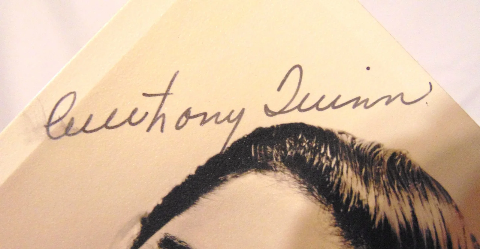 Anthony Quinn — Very Early, Young, Anthony Quinn Autographed 8x10 Studio Photo, изображение 3