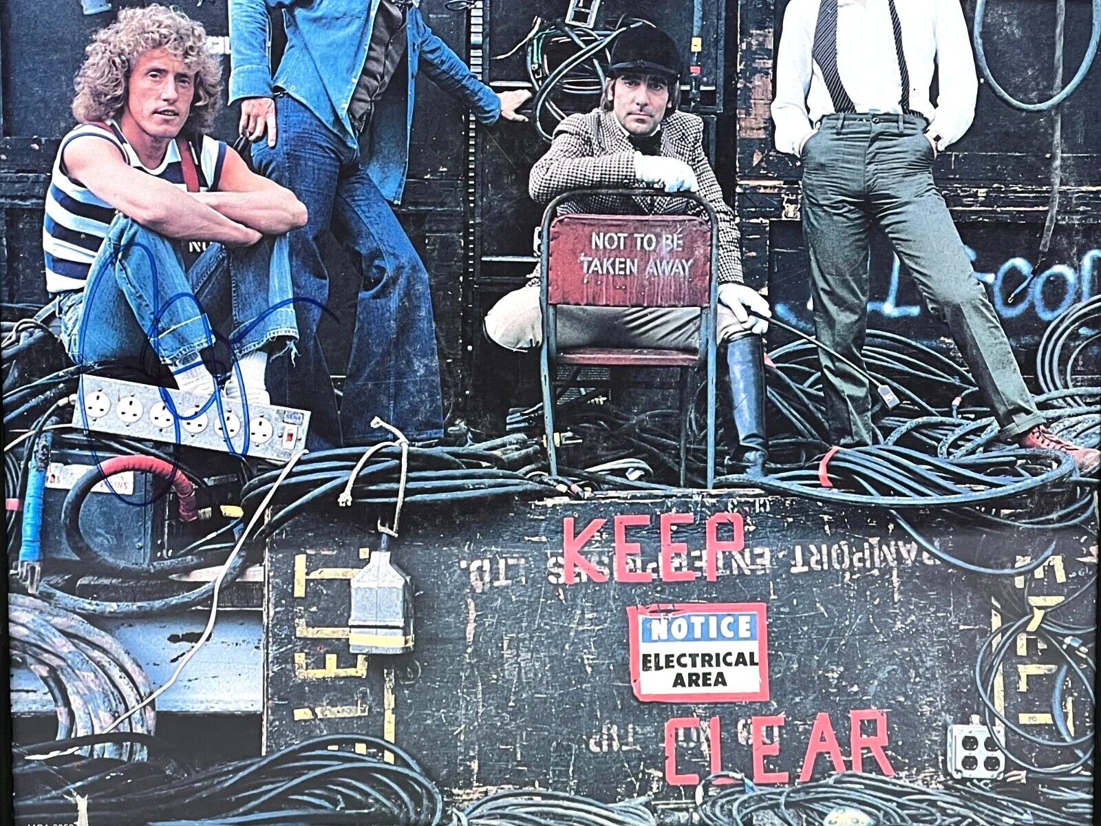 The Who Album Who Are You Signed by Roger Daltrey Original LP & Sleeve Framed, изображение 3