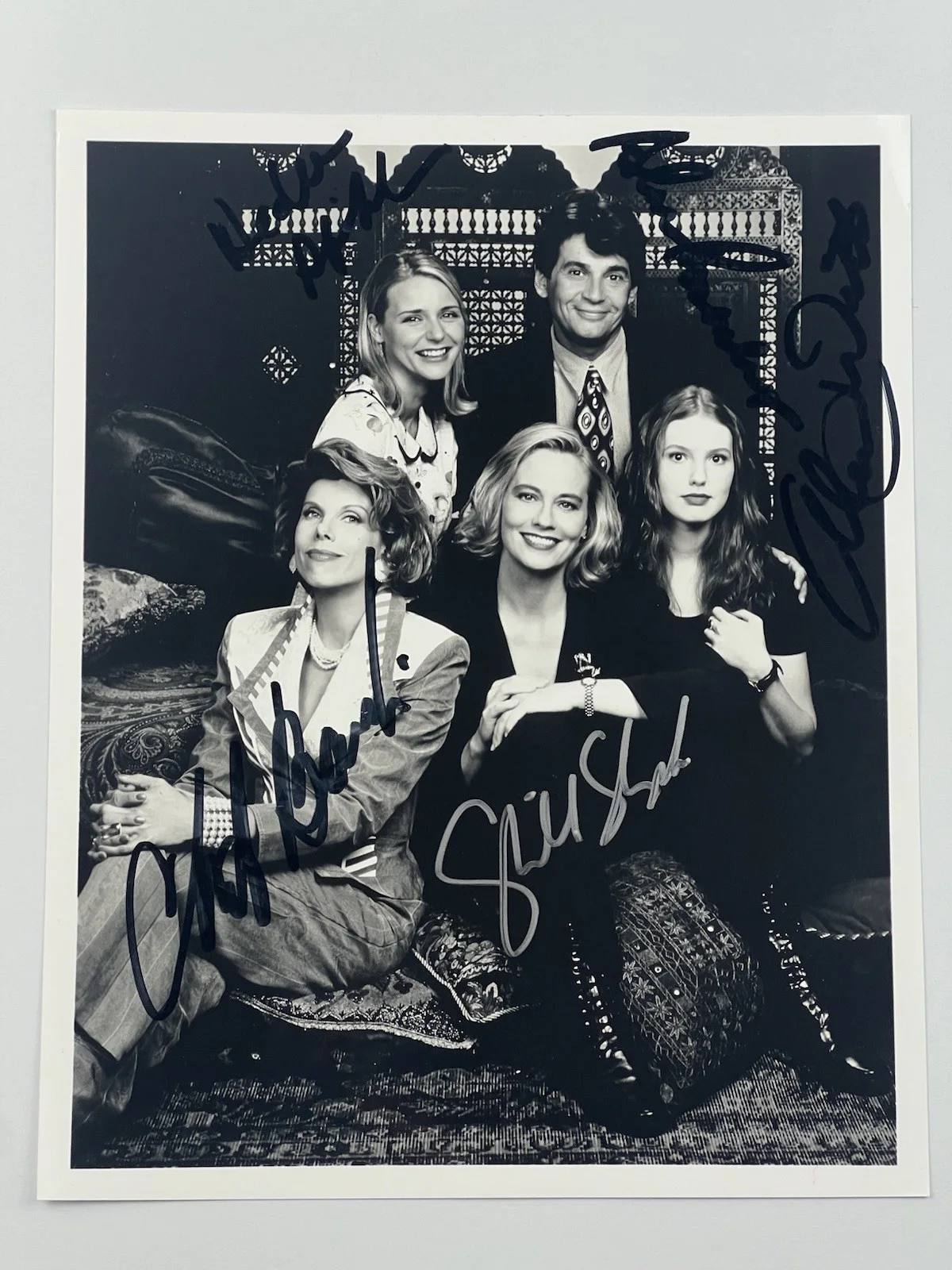 Cybill Shepard — Cybill Cast Signed Autographed 8x10 Photo - Alicia Witt, Shepard -EXTREMELY RARE