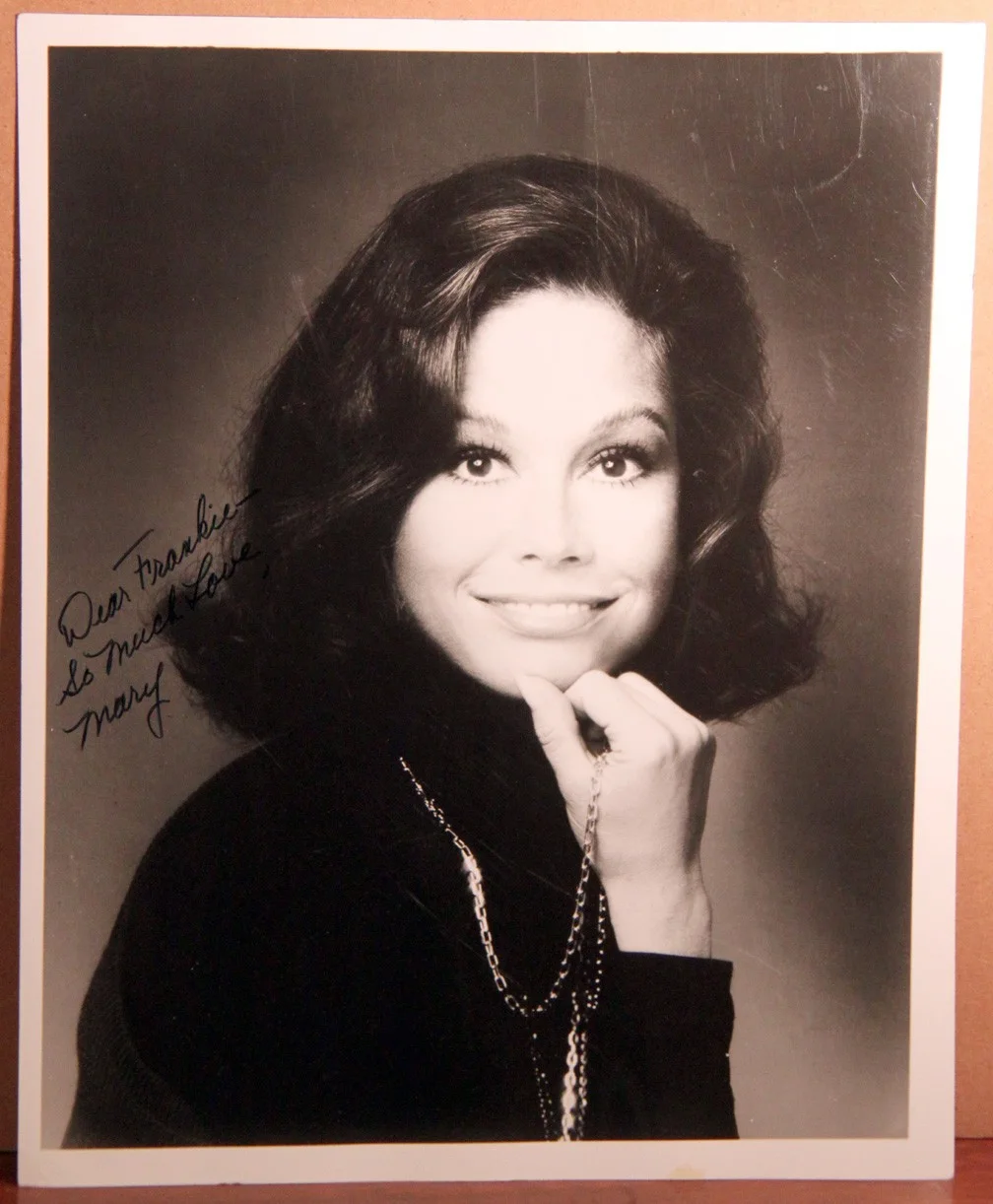 Mary Tyler Moore — MARY TYLER MOORE ~ Autographed/Signed 8x10 Photo ~ No COA