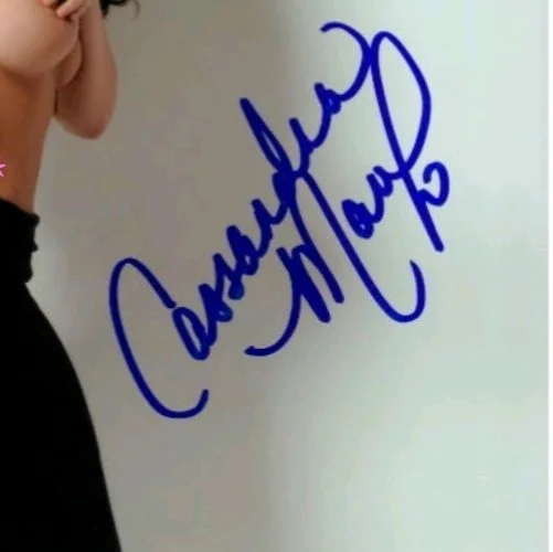 Juniper Banks — Hottie with a body 🔥 Playboy cyber girl Cassandra Marie-signed 8x10 Photo w/COA, изображение 2