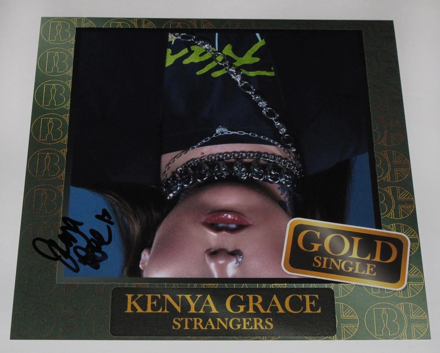 Kenya Grace signed "STRANGERS 10x10 Photo SINGER f EXACT PROOF Autographed COA, изображение 3