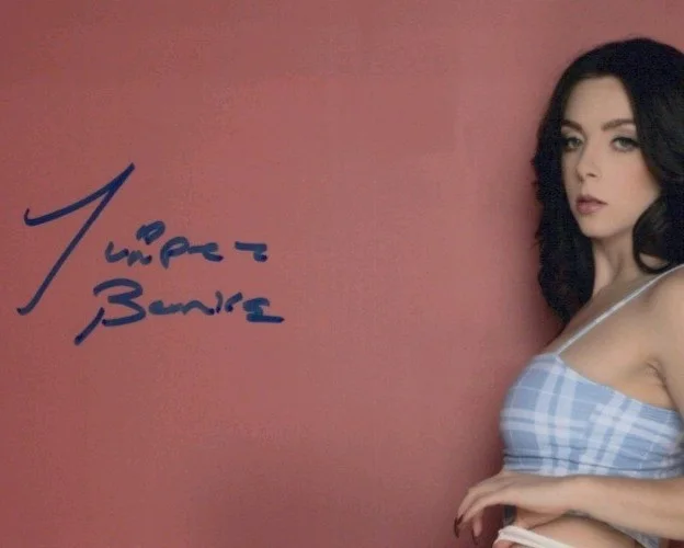 Juniper Banks — Absolute hottie model Juniper Banks- signed 8x10 Photo w/COA, image 2