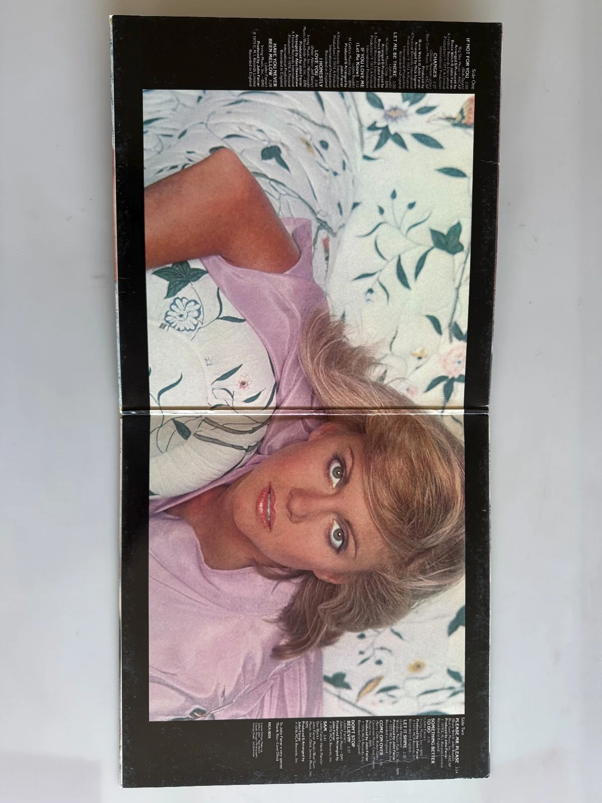 Olivia Newton John Signed Vinyl LP Greatest Hits, image 4