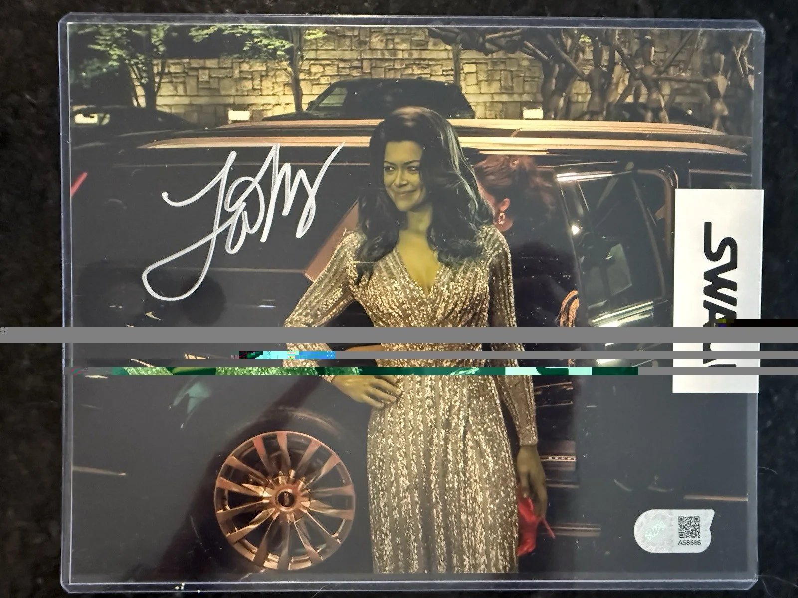 Autographed 8x10 Tatiana Maslany “She Hulk” Photo W/COA, изображение 4