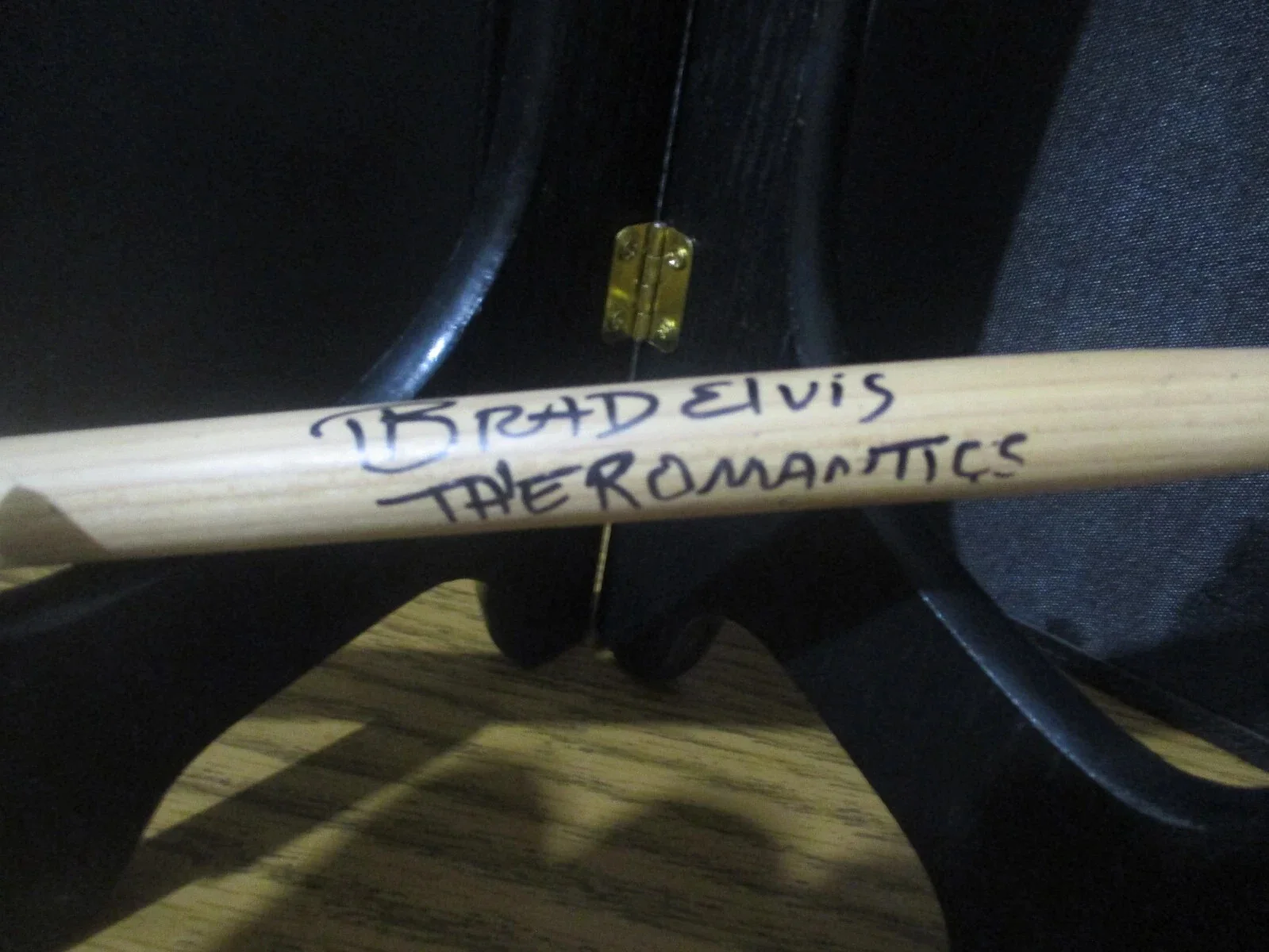 THE ROMANTICS BRAD ELVIS AUTHENTIC SIGNED/AUTOGRAPHED DRUM STICK DRUMSTICK, image 2