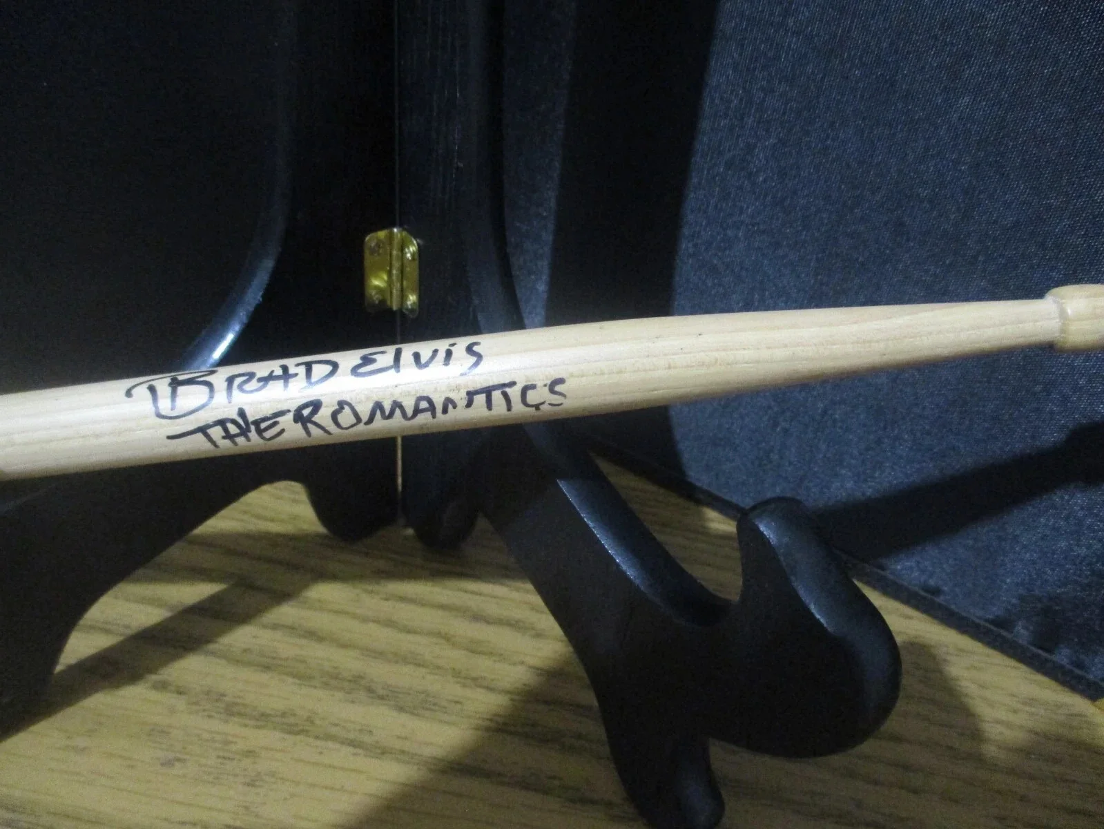 THE ROMANTICS BRAD ELVIS AUTHENTIC SIGNED/AUTOGRAPHED DRUM STICK DRUMSTICK, image 3
