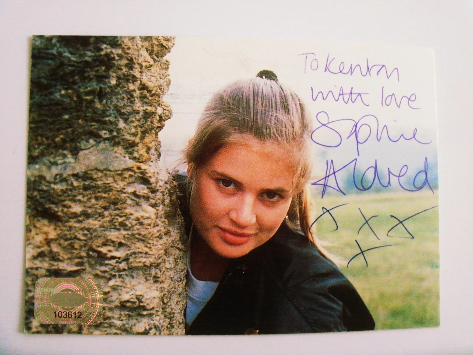 SOPHIE ALDRED — SOPHIE ALDRED Doctor Who Signed Autographed Postcard 4X6 W/ Hologram/Serial #, изображение 2