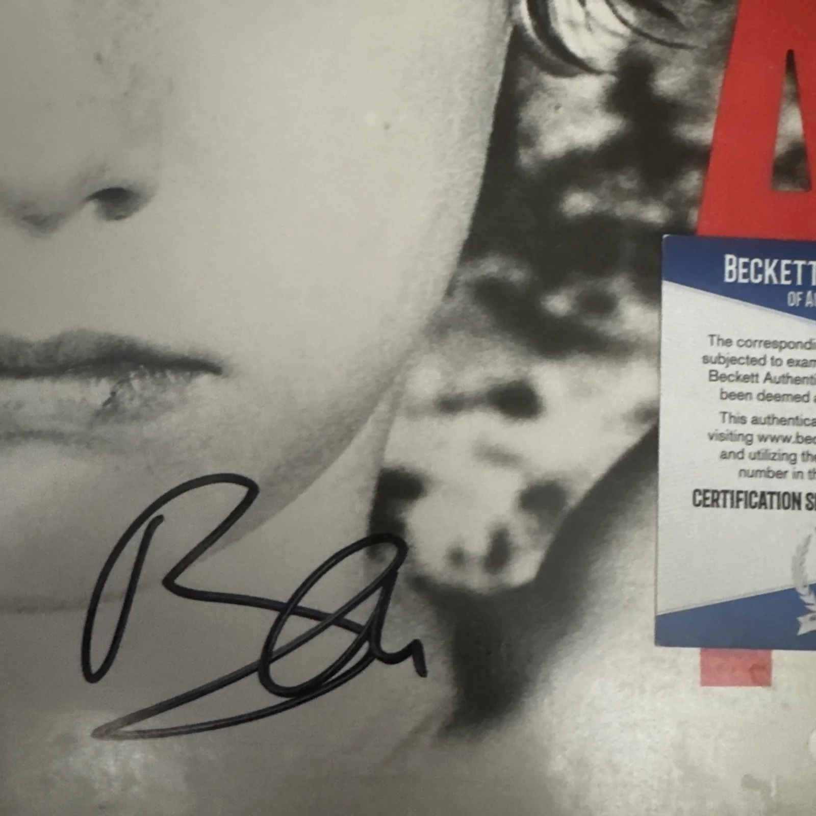 U2 Bono Authentic Signed Autographed War Vinyl Cover Beckett COA Rare, изображение 3
