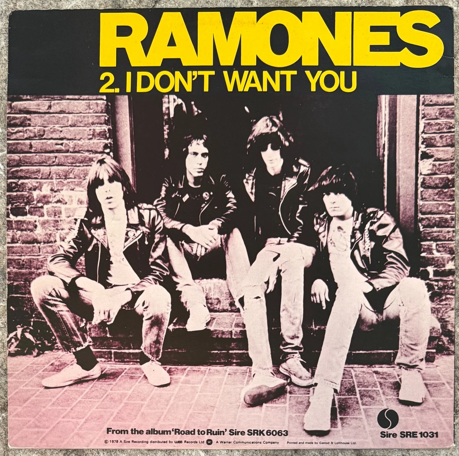 The Ramones : fully signed Don't Come Close 12" autographed Lp vinyl, изображение 2