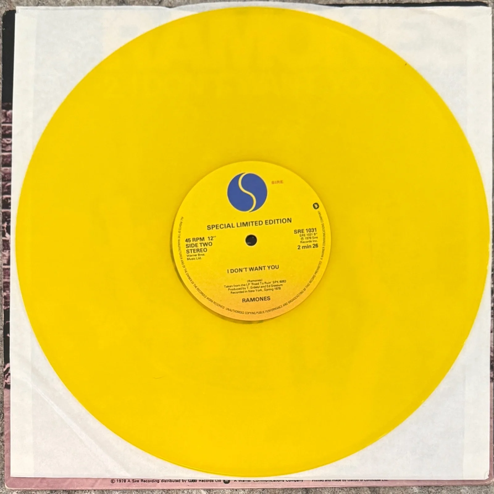 The Ramones : fully signed Don't Come Close 12" autographed Lp vinyl, изображение 3