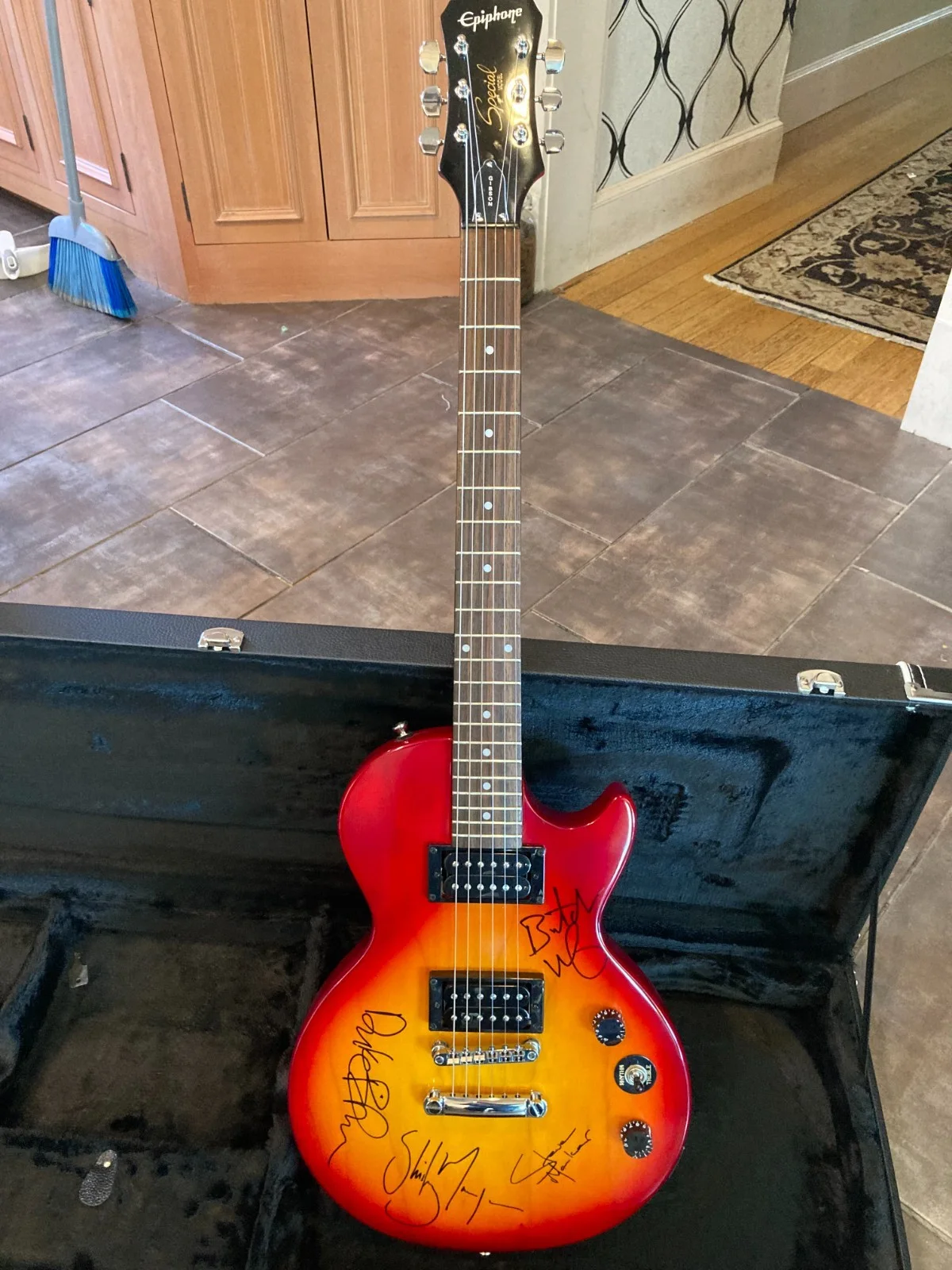 GARBAGE Signed Epiphone Special Electric Guitar by Gibson, image 2
