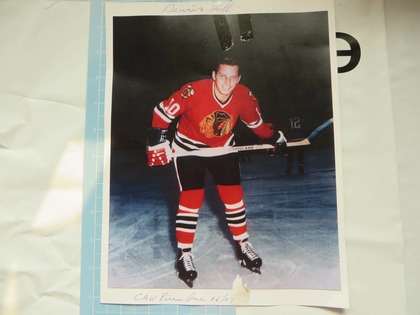 Chicago Black Hawks Dennis Hull Signed 8 by 10 Photo NHL HOCKEY AUTOGRAPH 2004, image 2