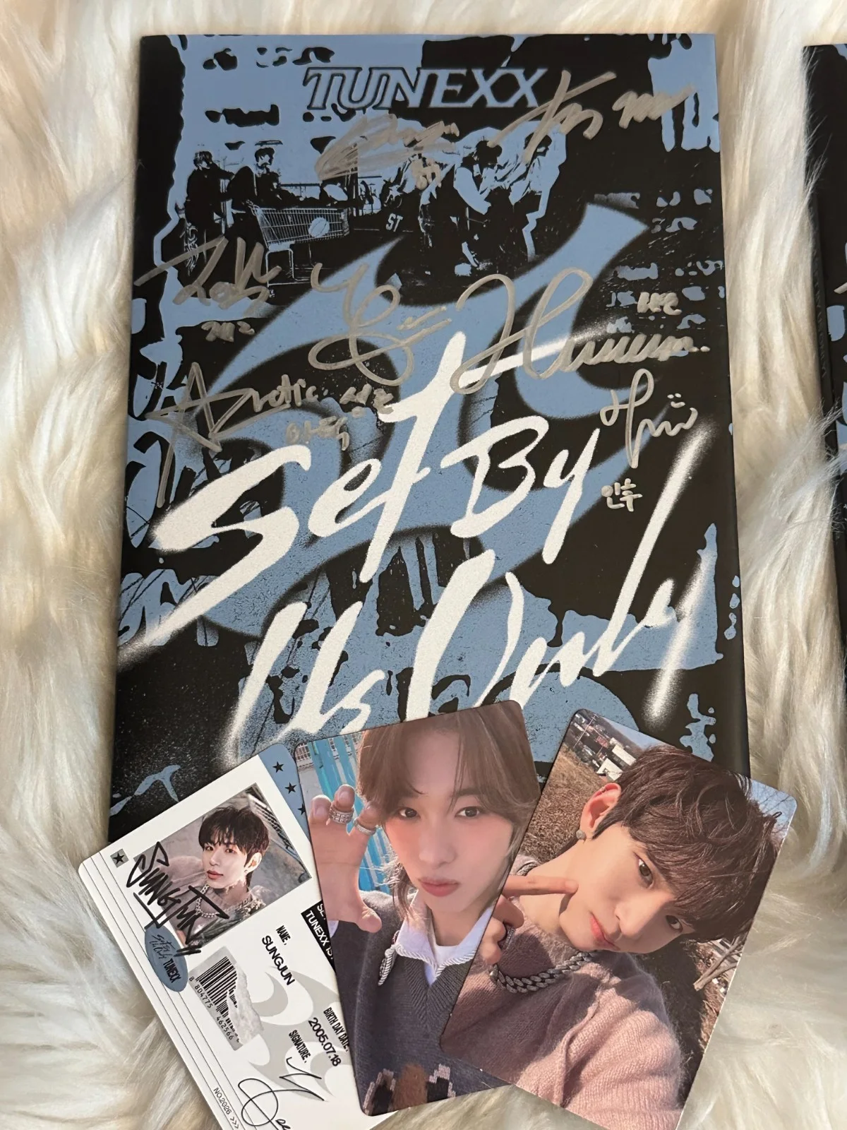 TUNEXX - ALL MEMBER Autograph(Signed) PROMO ALBUM KPOP, изображение 2
