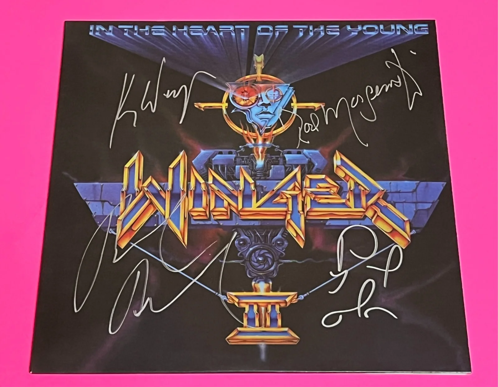 WINGER SIGNED IN THE HEART OF THE YOUNG COLORED VINYL LP *EXACT PROOF*, изображение 2