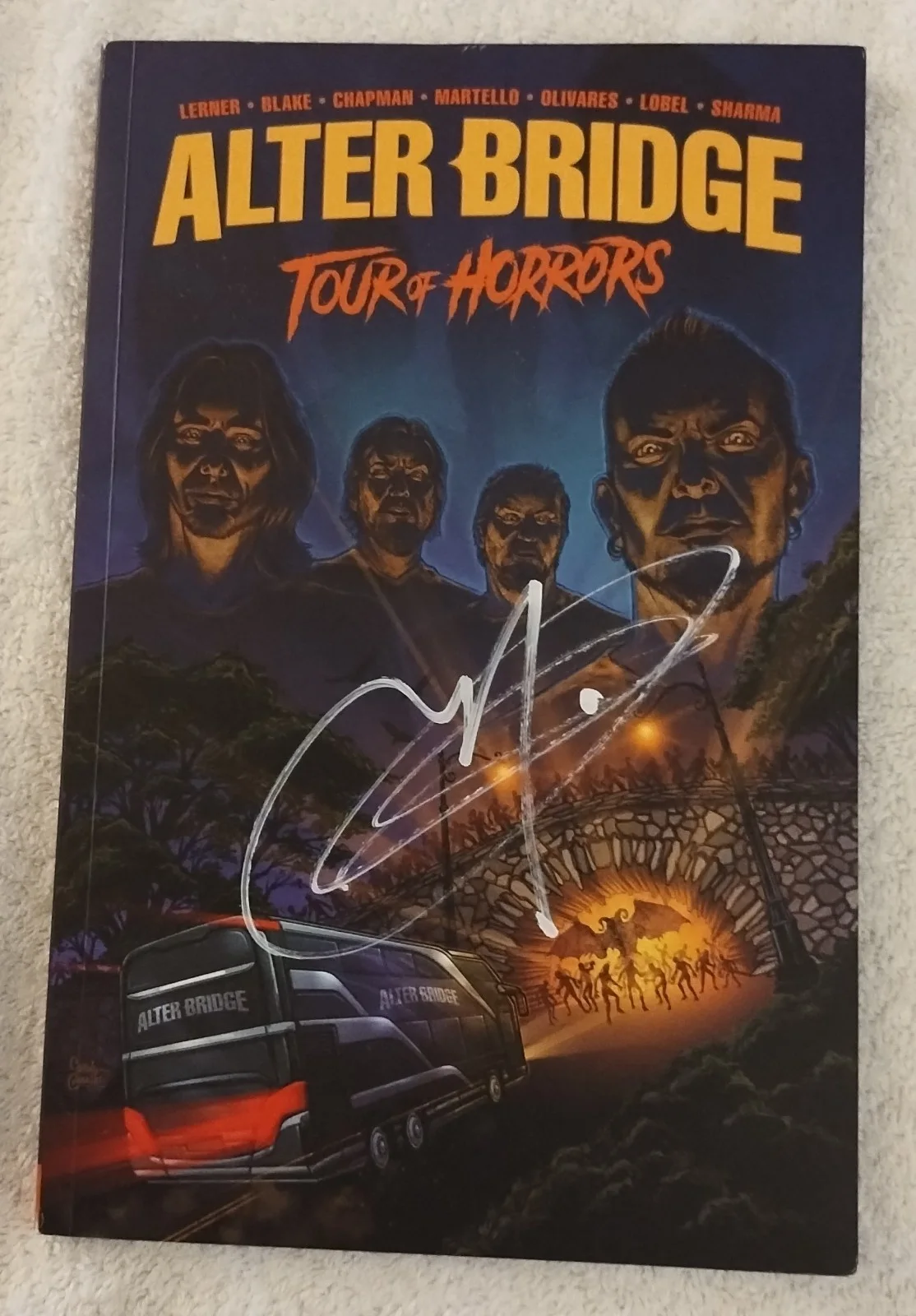 CREED SIGNED ALTER BRIDGE SIGNED MARK TREMONTI TOUR OF HORRORS VINYL BOOK DRUM, изображение 2