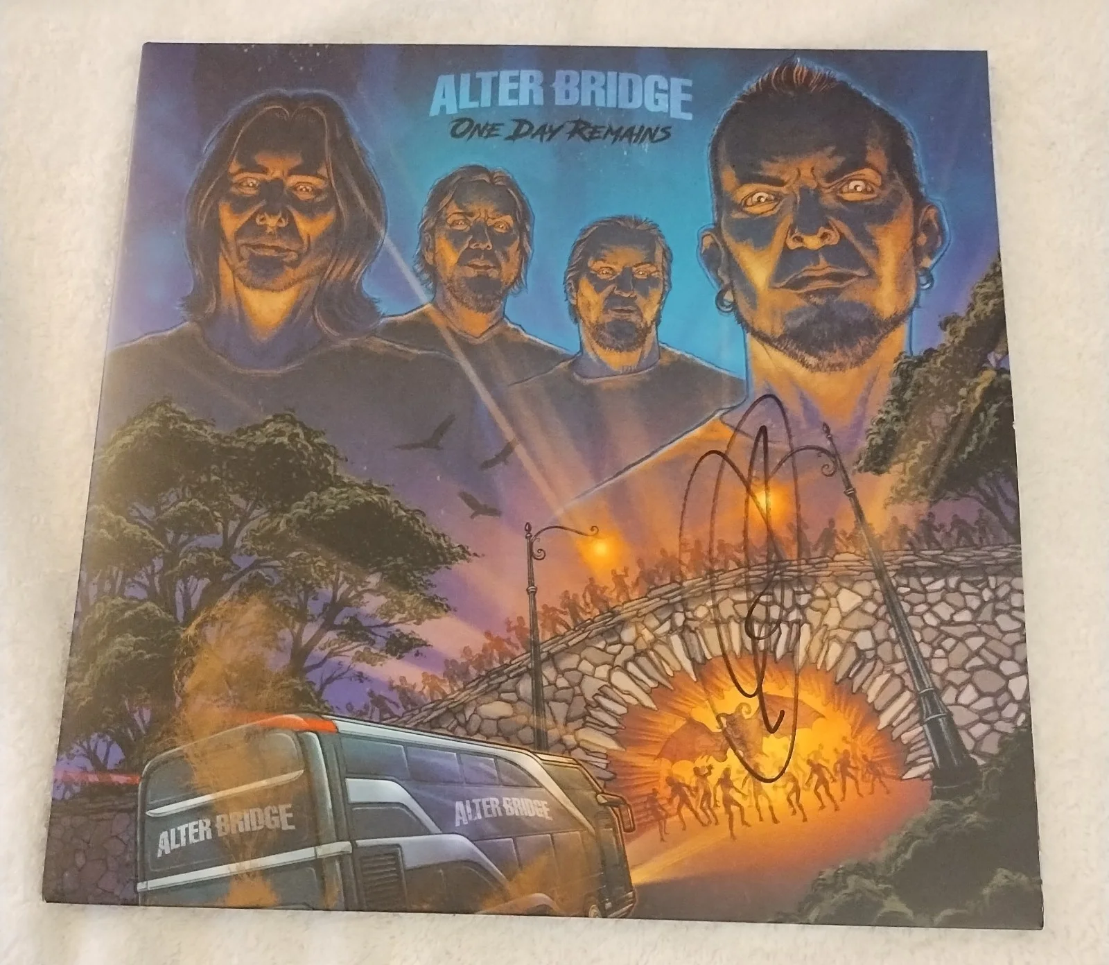 CREED SIGNED ALTER BRIDGE SIGNED MARK TREMONTI TOUR OF HORRORS VINYL BOOK DRUM, изображение 4